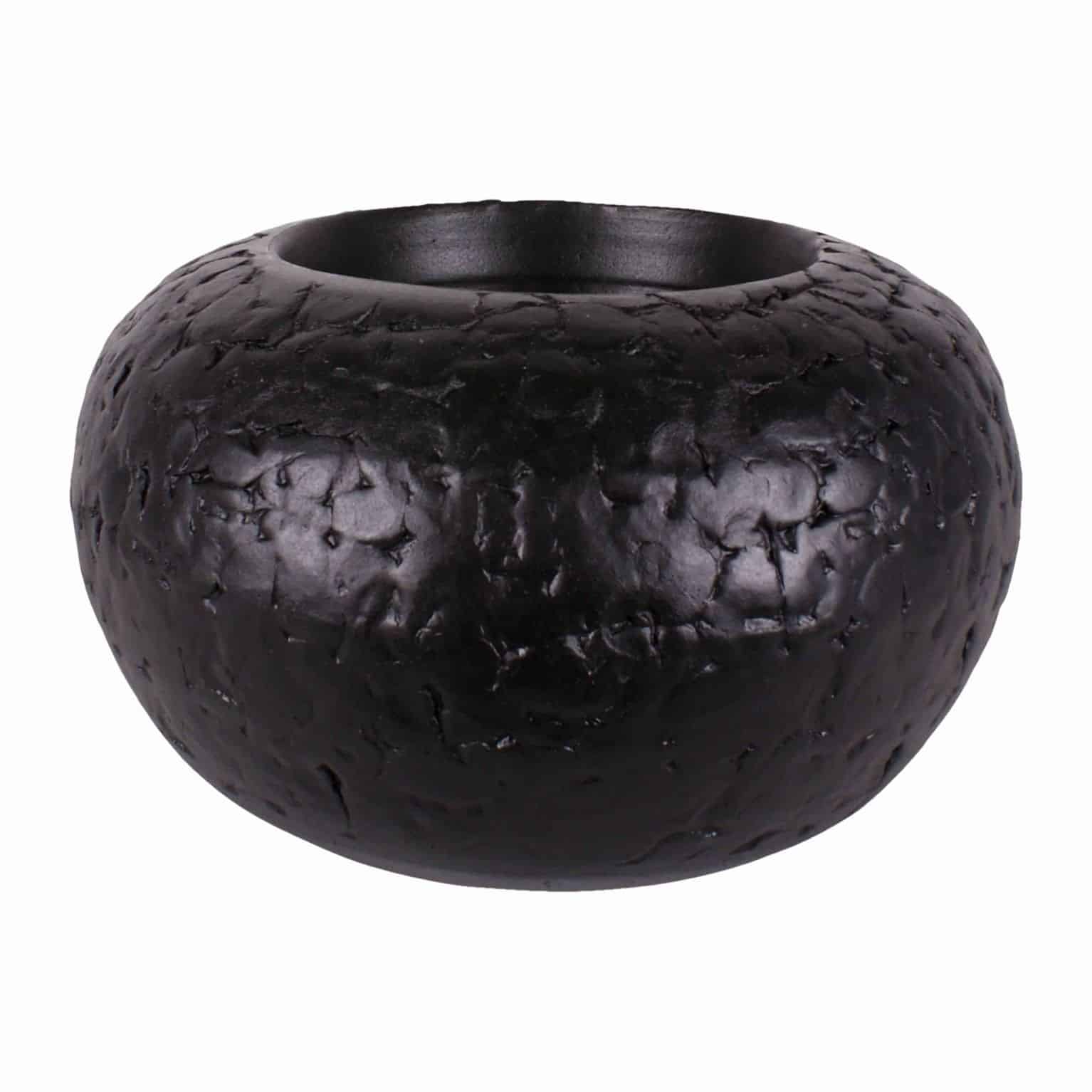 Buy our unique hand made black cranium planter pot. A modern design with interesting grooves to add a chic touch to your plants and flowers.